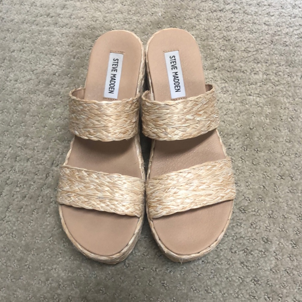Steve Madden neutral platform sandals size 7.5